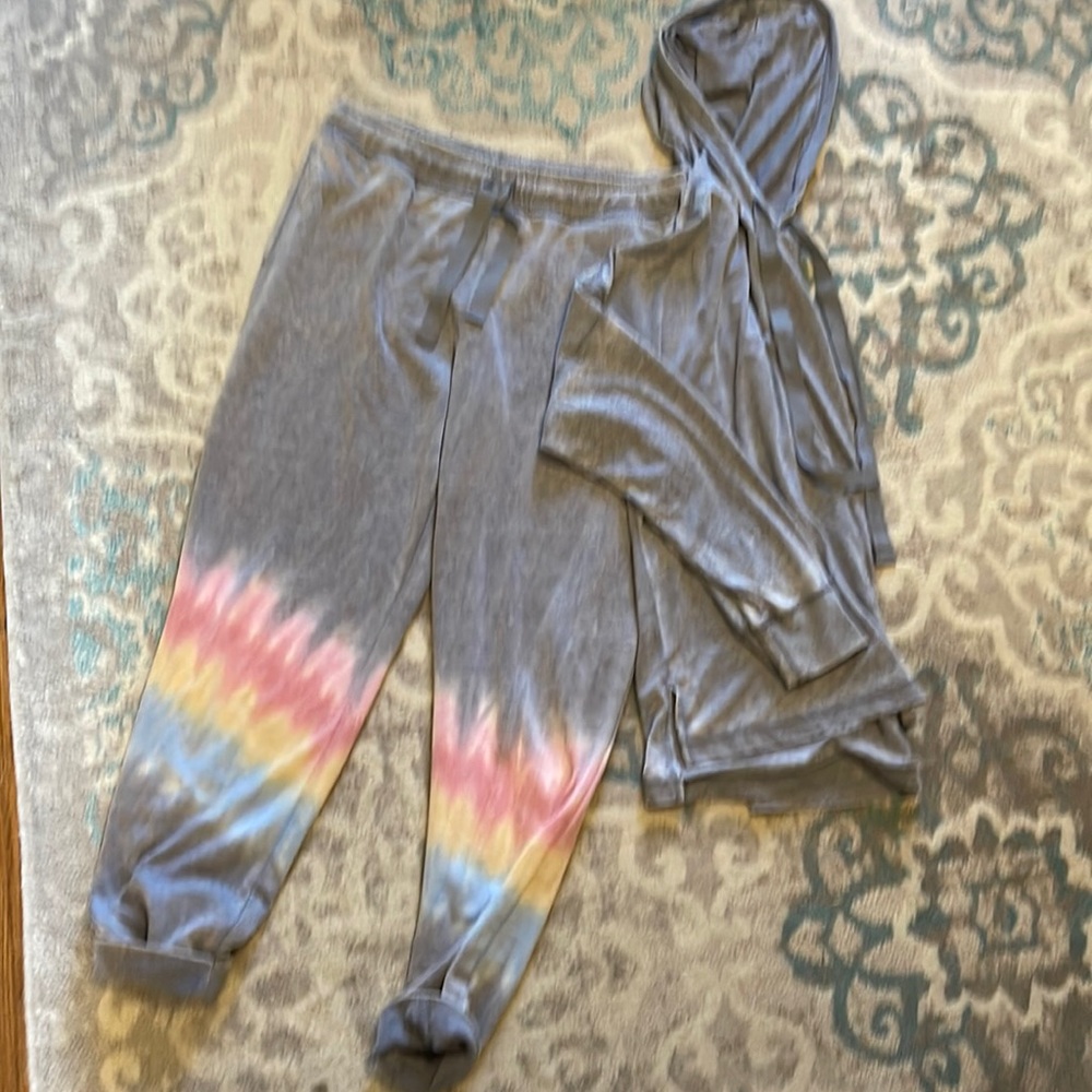 Light weight, matching workout outfit